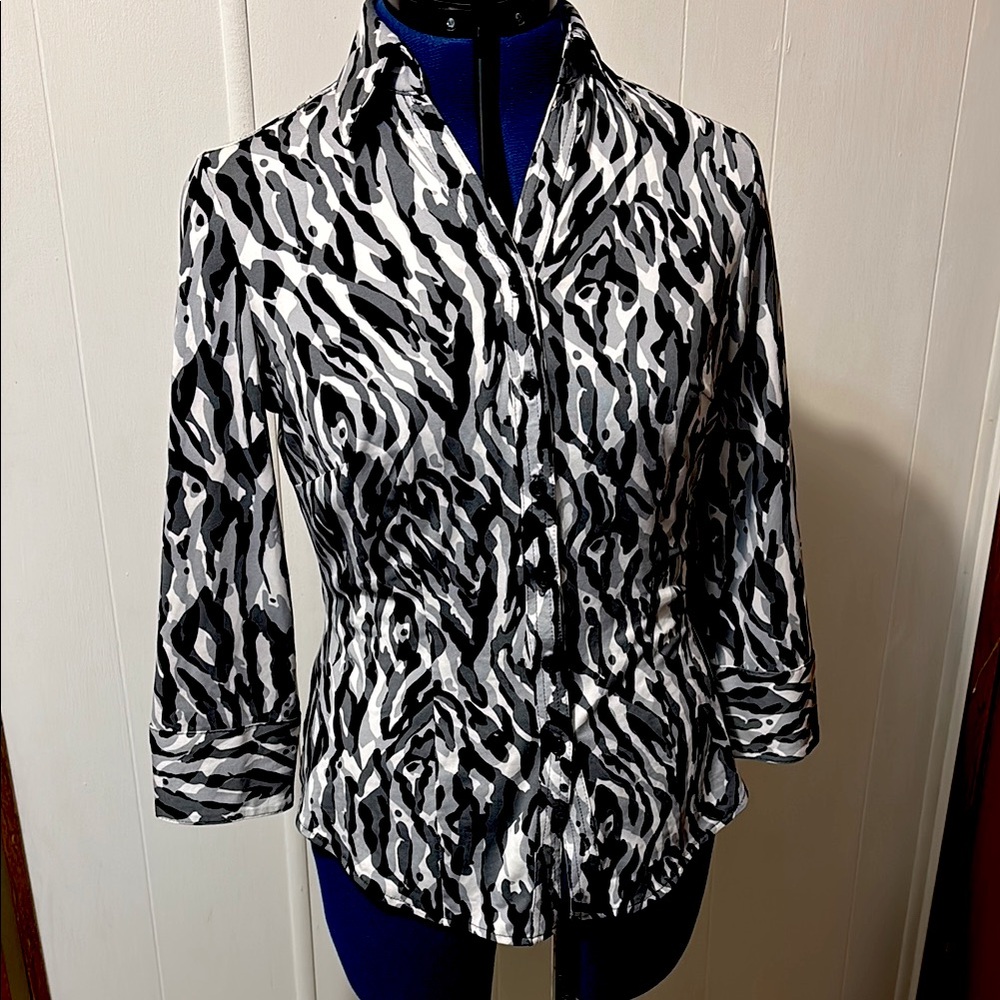 Essentials by Milano blouse